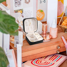 Lade das Bild in den Galerie-Viewer, Schmuckkästchen personalisieren | Reise Schmuckbox mit Foto