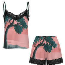 Lade das Bild in den Galerie-Viewer, Personalisierbarer Damen Schlafanzug mit Spitze und Shorts