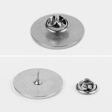Lade das Bild in den Galerie-Viewer, Personalisierbarer Runder Anstecker – 2,5 cm Metall-Pin mit Wunschmotiv