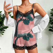 Lade das Bild in den Galerie-Viewer, Personalisierbarer Damen Schlafanzug mit Spitze und Shorts
