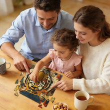 Lade das Bild in den Galerie-Viewer, Personalisiertes Holzpuzzle mit unregelmäßigen Teilen