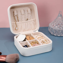 Lade das Bild in den Galerie-Viewer, Schmuckkästchen Reise personalisiert | Kleiner Schmuck-Organizer mit Reißverschluss