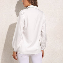 Lade das Bild in den Galerie-Viewer, Damen Retro V-Ausschnitt Bluse | Knitterfrei & Personalisiert | French Chic