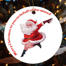 Lade das Bild in den Galerie-Viewer, Personalisierter Christbaumschmuck aus Keramik | Beidseitig mit Foto