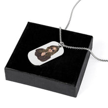 Lade das Bild in den Galerie-Viewer, Personalisierte Dog-Tag Foto-Halskette aus Titanstahl