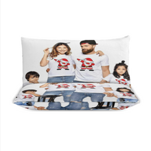 Lade das Bild in den Galerie-Viewer, Dicke Foto Bettwäsche 3 teilig (1 Bettbezug und 2 Kissenbezüge mit einseitigem Druck, alles individuell gestaltbar) mit Foto Design Motiv Text selbst gestalten und bedrucken