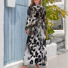Lade das Bild in den Galerie-Viewer, Maxikleid Langarm mit Stehkragen | Oversized & Elegant | Selbst Gestalten