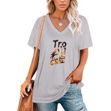 Lade das Bild in den Galerie-Viewer, Personalisierbares Oversized V-Ausschnitt T-Shirt für Damen - Lockerer Schnitt