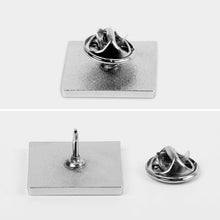 Lade das Bild in den Galerie-Viewer, Personalisierbarer Mini-Pin Quadratisch – Alu-Anstecknadel mit eigenem Motiv