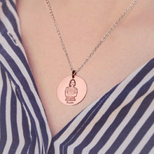 Lade das Bild in den Galerie-Viewer, Gravierbares Plättchen Foto Erinnerung Halskette aus Titanstahl mit 18K Gold Roségold Vergoldung selbst gestalten
