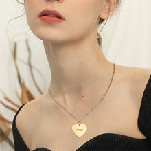 Lade das Bild in den Galerie-Viewer, Personalisierte Halskette mit Herz Form Anhänger mit Wunschgravur aus Titanstahl mit 18K Gold Roségold Vergoldung selbst gestalten