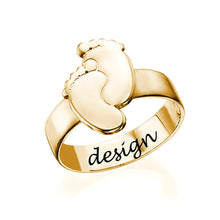 Lade das Bild in den Galerie-Viewer, Personalisierter Birth Foot Ring Geburt Fuß Ring J0027 mit Text Gravur nach Wunsch mit 18K Gold Roségold Vergoldung selbst gestalten