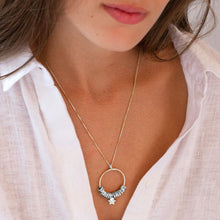 Lade das Bild in den Galerie-Viewer, Linda Großer Kreis Anhängerkette mit Zirkonia und personalisierten Beads™ X0022 mit Namen Gravur selbst gestalten