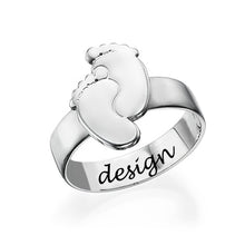Lade das Bild in den Galerie-Viewer, Personalisierter Birth Foot Ring Geburt Fuß Ring J0027 mit Text Gravur nach Wunsch mit 18K Gold Roségold Vergoldung selbst gestalten