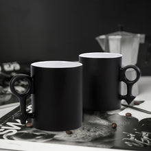 Lade das Bild in den Galerie-Viewer, Paare / beste Freundinen Farbwechsel Tassen schwarze magic Tasse Zaubertassen Fototasse aus Keramik - 2 Stücke / Packung - selbst gestalten und bedrucken
