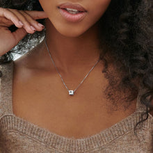 Lade das Bild in den Galerie-Viewer, Blair Würfelkette mit Initialen X0069 aus Sterling Silber mit Wunschgravur mit 18K Gold Roségold Vergoldung selbst gestalten