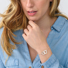 Lade das Bild in den Galerie-Viewer, Claire Armband S0020 mit zwei verschlungenen Ringen mit Gravur selbst gestalten