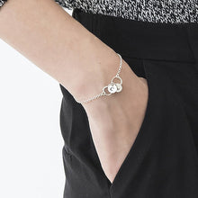 Lade das Bild in den Galerie-Viewer, Infinity-Armband mit Gravur/ Fußkette mit Initialen-Charms S0019 selbst gestalten