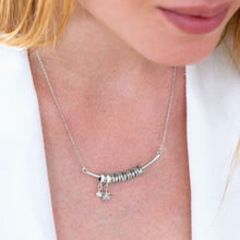 Lade das Bild in den Galerie-Viewer, Nordstern Smile-Barrenkette mit personalisierten Perlen X0011 aus Gold- / Rosévergoldetes 925er Sterling Silber mit Namen Gravur selbst gestalten