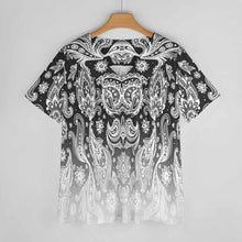 Lade das Bild in den Galerie-Viewer, Einzelbilddruck Allover Print TShirt Kuzarm mit einem V- Ausschnitt Damen / Frauen BDT mit Fotos Muster Text Logo selbst gestalten und bedrucken