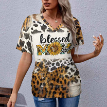 Lade das Bild in den Galerie-Viewer, Einzelbilddruck Tshirt Damen mit V-Ausschnitt mit Falten Dekoration BHT mit Namen Fotos Text selbst gestalten und bedrucken