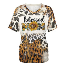 Lade das Bild in den Galerie-Viewer, Einzelbilddruck Tshirt Damen mit V-Ausschnitt mit Falten Dekoration BHT mit Namen Fotos Text selbst gestalten und bedrucken