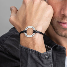 Lade das Bild in den Galerie-Viewer, LITTLE SECRET Disc Armband schwarzes Satin Armband S0010 mit 925 Sterling Silber Charm mit Gravur selbst gestalten