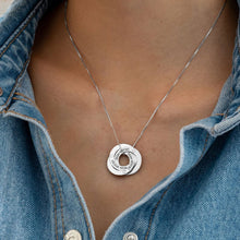 Lade das Bild in den Galerie-Viewer, Russische Ring-Halskette mit Gravur X0018 mit Namen Gravur selbst gestalten