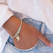 Lade das Bild in den Galerie-Viewer, 925 Sterling Silber Damen Charm Armband Armreif mit Charms Anhänger mit Gravur mit 18K Gold Roségold Vergoldung Offener Armreif S0005 selbst gestalten