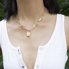 Lade das Bild in den Galerie-Viewer, Peri'sBox Box Chain Flip Lock Gold Halskette