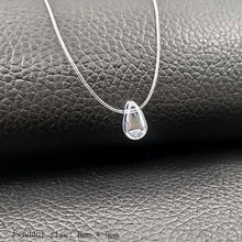 Lade das Bild in den Galerie-Viewer, Unsichtbare Angelschnur 8mm Kristall Zirkon Anhänger