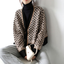 Lade das Bild in den Galerie-Viewer, Perlen geometrische Herbst- und Winter-Langarm-Retro-Damenjacke mit V-Ausschnitt