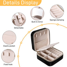 Lade das Bild in den Galerie-Viewer, Velvet Jewelry Box St. Patrick's Day, Clover
