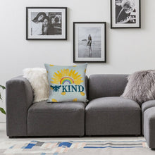 Lade das Bild in den Galerie-Viewer, Leinen Kissenbezug personalisiert | Landhausstil Kissenhülle 45x45
