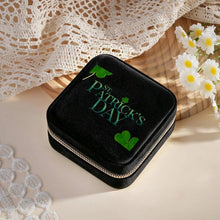 Lade das Bild in den Galerie-Viewer, Velvet Jewelry Box St. Patrick's Day, Clover

