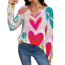 Lade das Bild in den Galerie-Viewer, V-neck Long Sleeved Top Love, Graffiti

