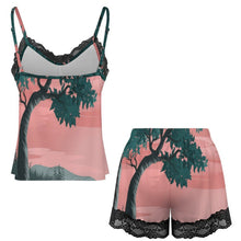 Lade das Bild in den Galerie-Viewer, Personalisierbarer Damen Schlafanzug mit Spitze und Shorts
