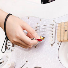 Lade das Bild in den Galerie-Viewer, Personalisierte Gitarrenplektrum Halskette aus Titanstahl
