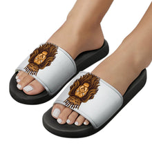 Lade das Bild in den Galerie-Viewer, Unisex Badeschlappen mit Foto | PVC Slipper &amp; Hausschuhe selbst gestalten
