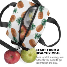 Lade das Bild in den Galerie-Viewer, Lunchbag zum Umhängen personalisiert | Kühltasche mit Schultergurt
