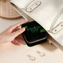 Lade das Bild in den Galerie-Viewer, Velvet Jewelry Box St. Patrick's Day, Clover
