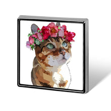 Lade das Bild in den Galerie-Viewer, Personalisierbarer Mini-Pin Quadratisch – Alu-Anstecknadel mit eigenem Motiv
