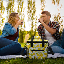 Lade das Bild in den Galerie-Viewer, Personalisierbare Kühltasche | Dein Frische-Garant für unterwegs
