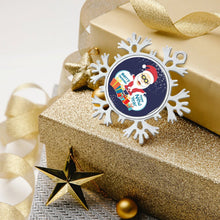 Lade das Bild in den Galerie-Viewer, Weihnachtsanhänger aus Metall | Deine Schneeflocke mit Foto-Gravur

