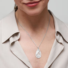 Lade das Bild in den Galerie-Viewer, Tropfenförmige Familienkette X0048 mit Gravur in Sterling Silber mit 18K Gold Roségold Vergoldung Länge verstellbar selbst gestalten
