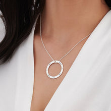 Lade das Bild in den Galerie-Viewer, Personalisierte ringförmige Familienkette X0059 mit Zirkonias mit Gravur in Sterling Silber mit 18K Gold Roségold Vergoldung Länge verstellbar selbst gestalten
