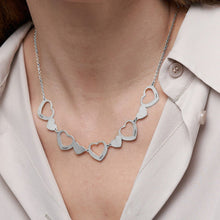 Lade das Bild in den Galerie-Viewer, Personalisierte Familienkette Multi Herz Halskette X0061 mit Gravur selbst gestalten
