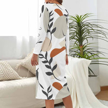 Lade das Bild in den Galerie-Viewer, Elegantes Damen Nachthemd Sleepshirt Nachtwäsche mit Rundhalsausschnitt Langen Armen AEQ für Damen Frauen mit Foto Muster Text selbst gestalten und bedrucken
