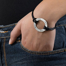 Lade das Bild in den Galerie-Viewer, LITTLE SECRET Disc Armband schwarzes Satin Armband S0010 mit 925 Sterling Silber Charm mit Gravur selbst gestalten
