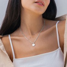 Lade das Bild in den Galerie-Viewer, Odeion Initial-Halskette X0055 aus Sterling Silber mit 18K Gold / Roségold Vergoldung mit Gravur Buchstaben nach Wünsche selbst gestalten
